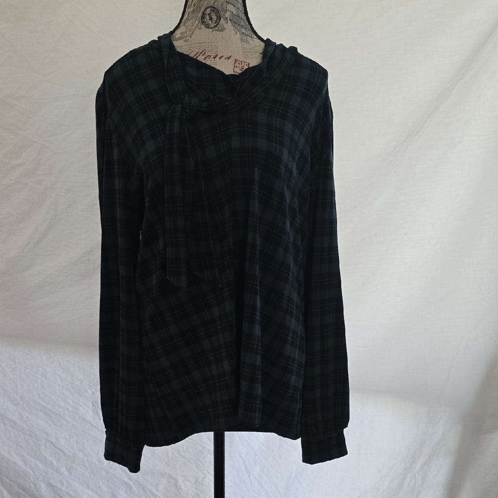 Ann Taylor Black and Green Plaid Button-Down Shirt